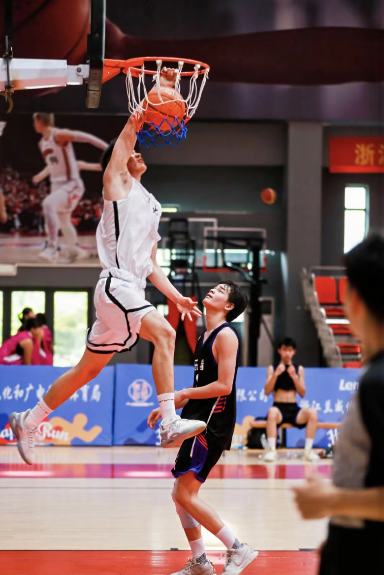 关于中国篮球名将与青少年交流活动持续火热的信息